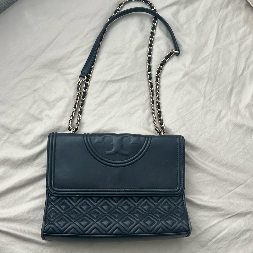 Tory Burch shoulder bag. Used. Good condition. Zipper & magnet closure works